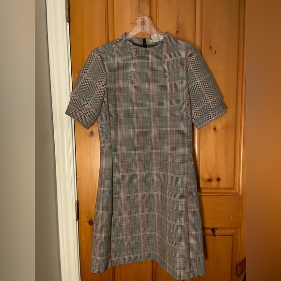 Dresses - Picture 1 of 10